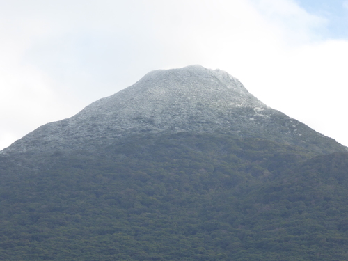 見事に複合火山の2段目以上が白くなっています。