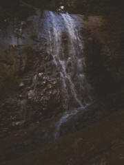 鳴滝から落ちる水