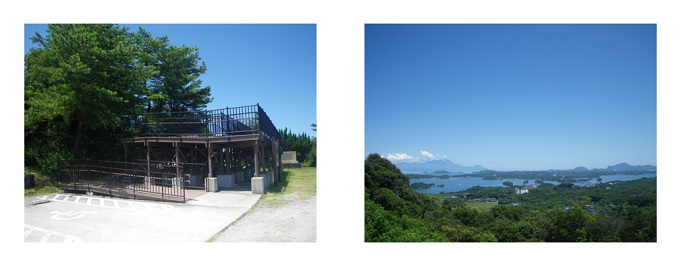 千巌山の車いすでも登ることができる展望台とそこからの天草松島（海に浮かぶ島々）の風景（令和３年７月撮影）