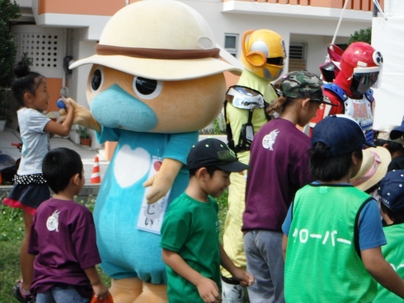 市町のキャラクターとの触れ合い（2015年11月撮影）