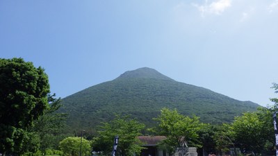 開聞岳麓から。二段式火山ということがよく分かります。