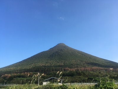 山の上に山が乗っかっている２段式火山